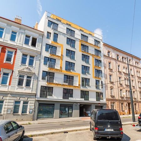 Brand New Studio Apartment # 42 In Brand New Building With Free Parking In The Center Praag Buitenkant foto