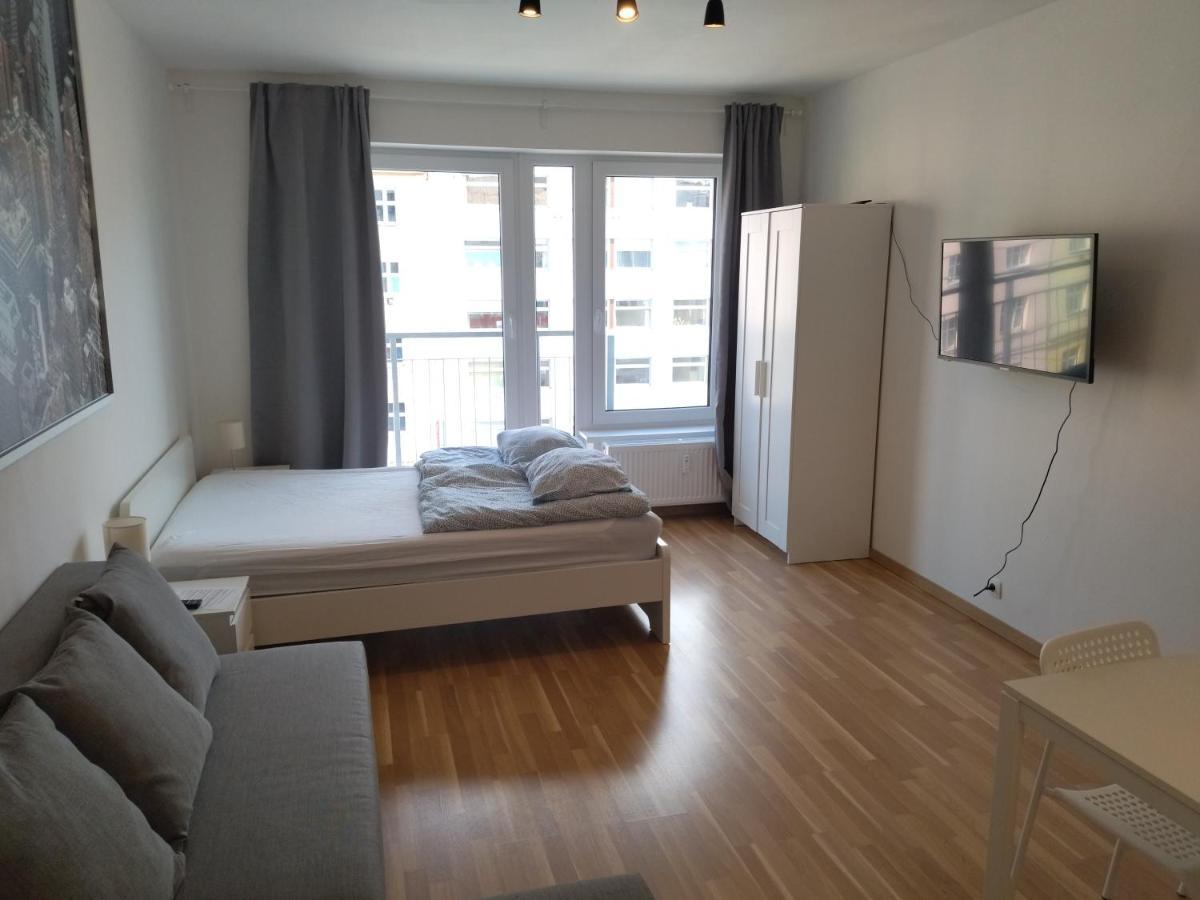 Brand New Studio Apartment # 42 In Brand New Building With Free Parking In The Center Praag Buitenkant foto